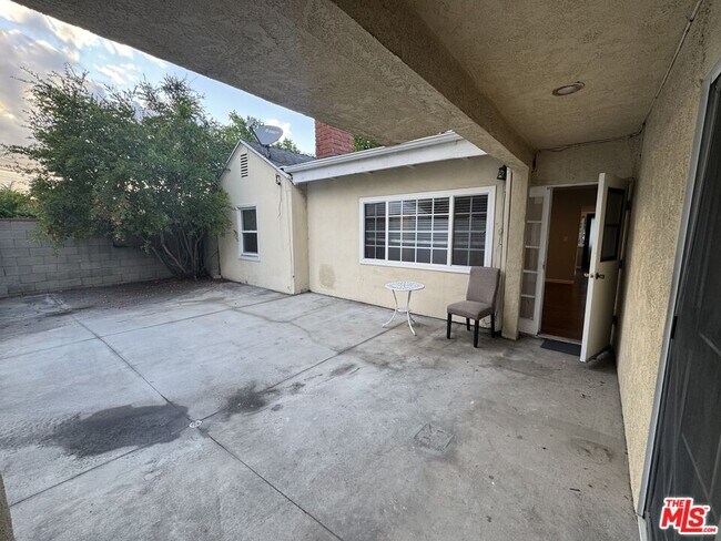 Building Photo - 6303 Vicland Pl