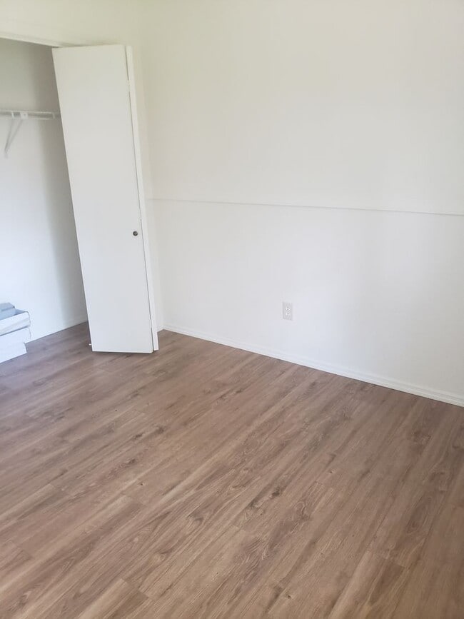 Building Photo - Great 3 bed 2 1/2 bath condo in the Brandy...
