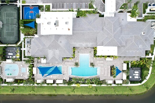 Building Photo - 9597 Regal Palm Ct