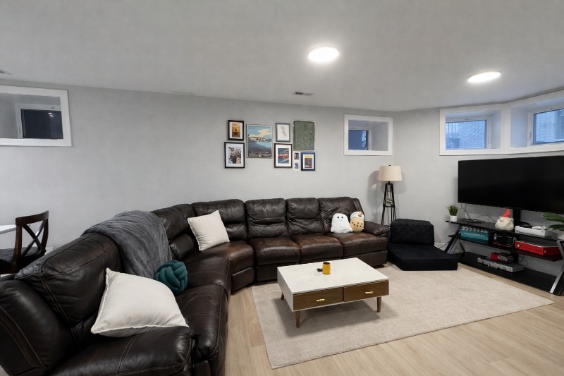 Building Photo - 1535 N Maplewood Ave