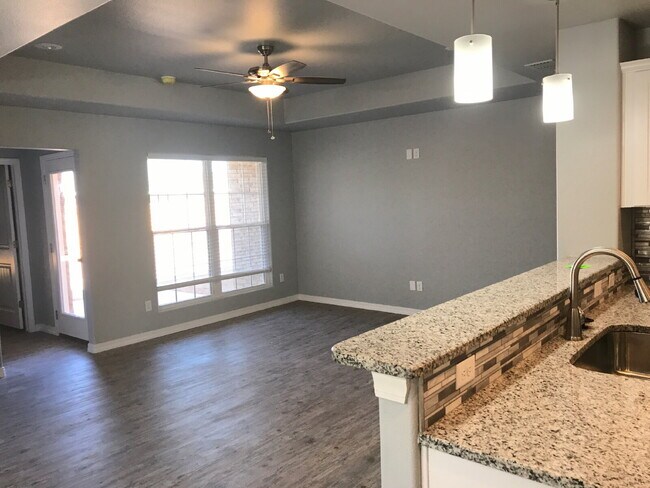 Building Photo - 3/2 In Willow Bend!