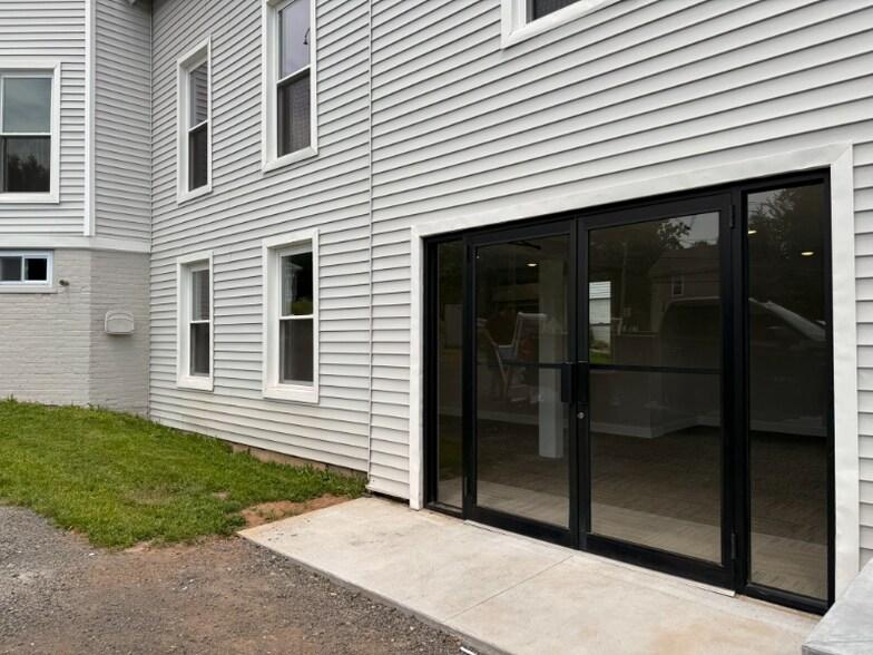 Building Photo - 479 New Britain Rd