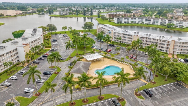 Building Photo - 436 Fanshaw K