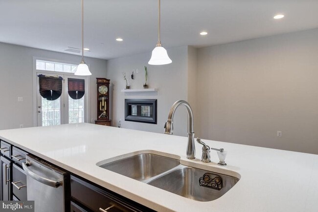 Building Photo - 2740 Prospect Hill Dr