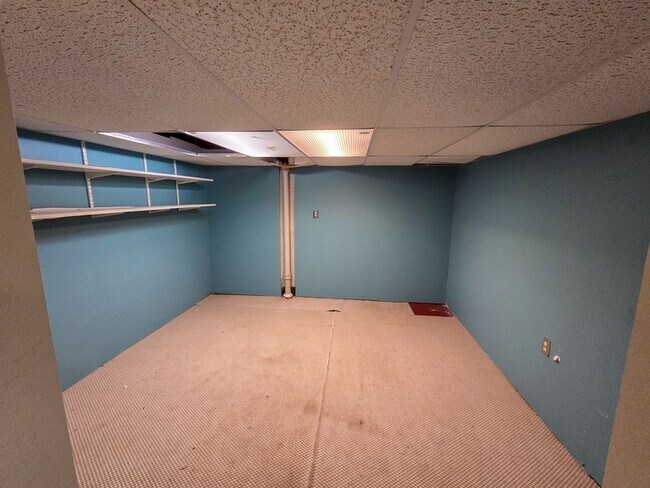 Building Photo - 151 Mahoning Dr