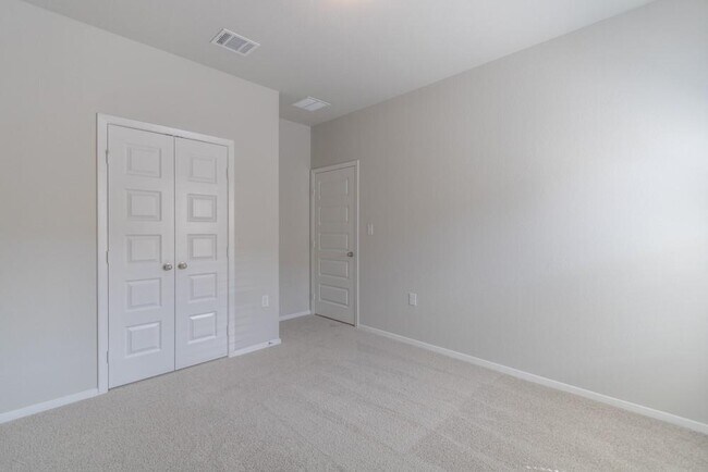 Building Photo - 234 Heritage Ml Trl