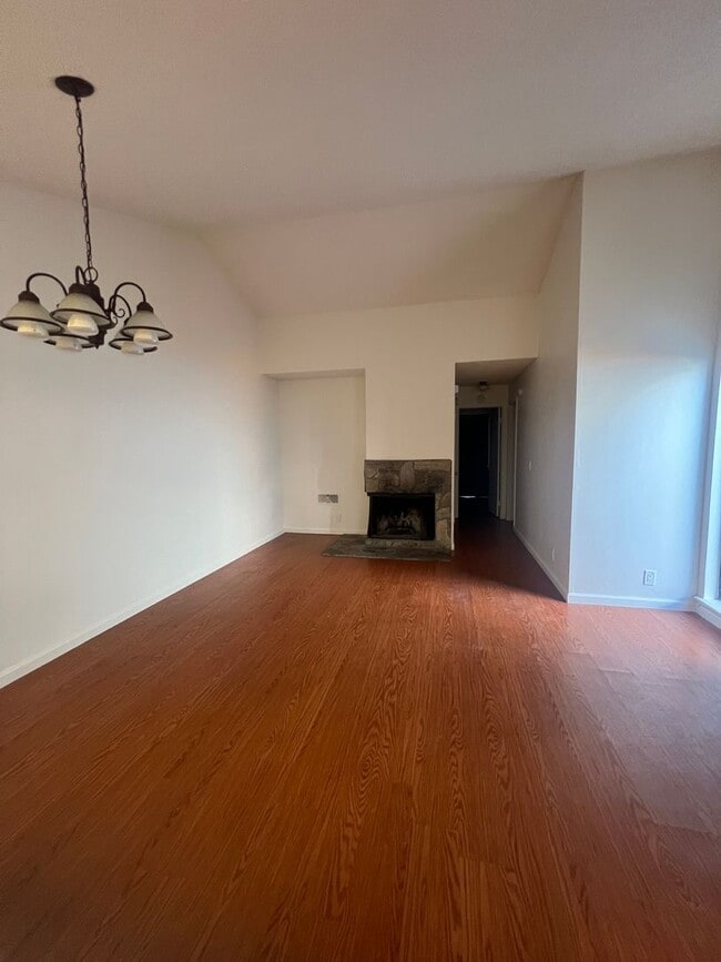 Building Photo - Charming 2-Bedroom, 2-Bath house