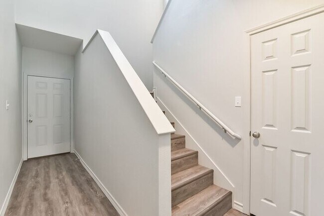 Building Photo - $1650! Fort Worth Duplex NOW LEASING for a July Move-In!