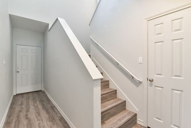 Building Photo - Fort Worth Duplex NOW LEASING for a June M...