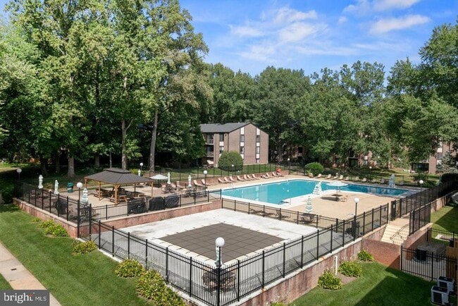 Building Photo - 9728 Kingsbridge Dr