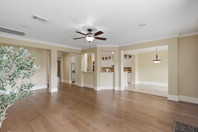 Building Photo - 10138 Bayou Manor Ln