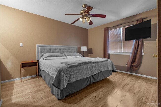 Building Photo - 16 Oasis Dr