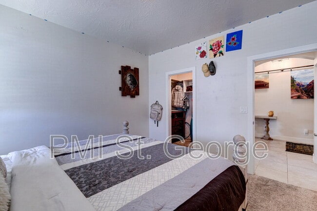 Building Photo - 2823 Kenzies Way