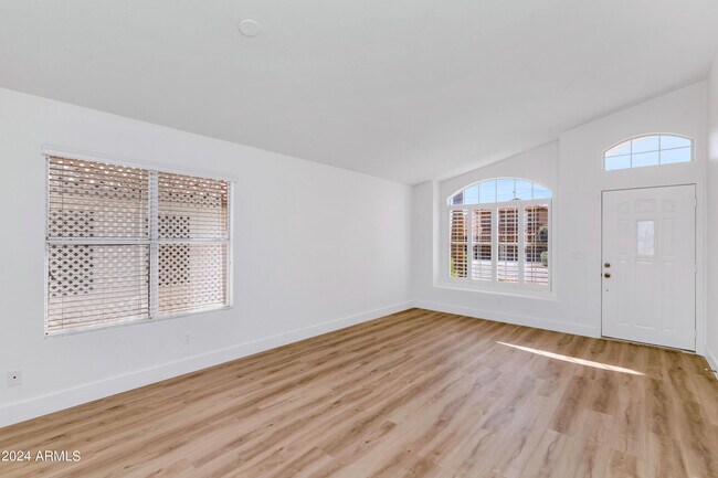 Building Photo - 1706 E Windsong Dr