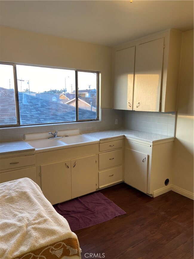 Building Photo - 11140 1/2 South Mariposa Ave-