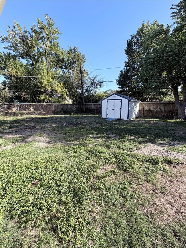 Building Photo - 4601 W 43rd St