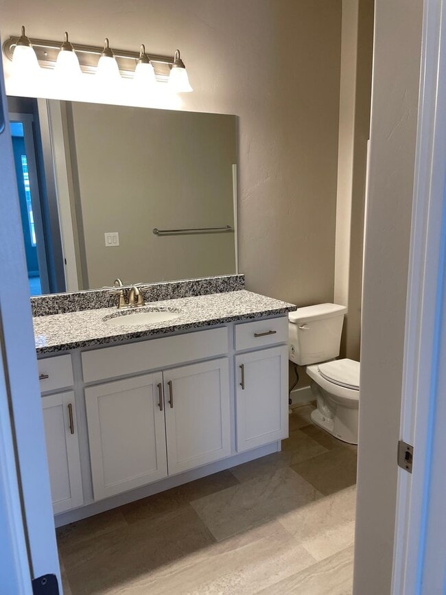 Building Photo - GORGEOUS Home