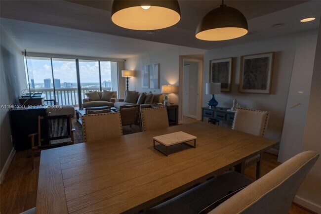 Building Photo - 1000 W Island Blvd