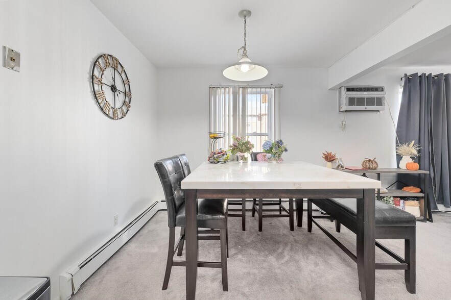 Building Photo - 5 Riverview Ct