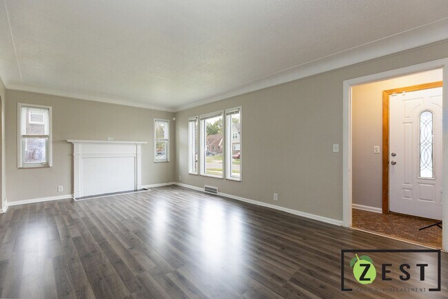 Building Photo - - BEAUTIFUL 3-BEDROOM 1 BATHROOM  April 11th 2-2:30 pm!