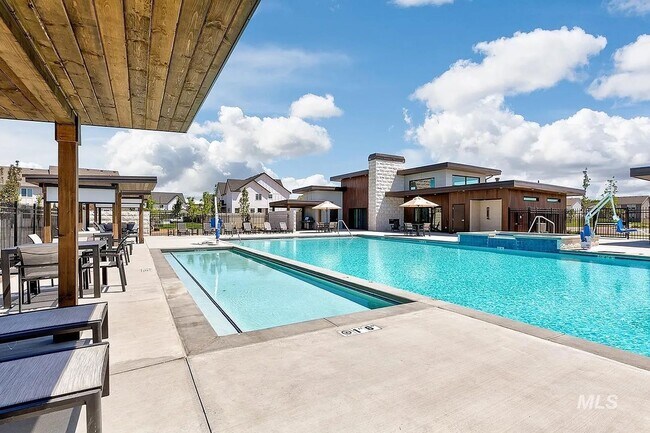 Building Photo - PRICE DROP - Beautiful New home in Eagle Ridge