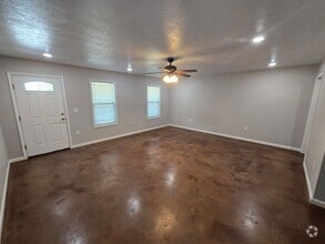 Building Photo - Studio Apartment in Newport