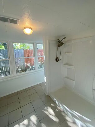 Building Photo - 1228 E 340th St