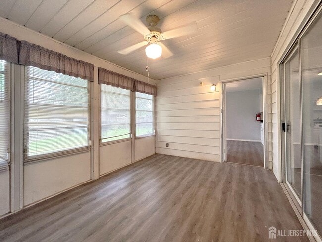 Building Photo - 3 Stiles Rd