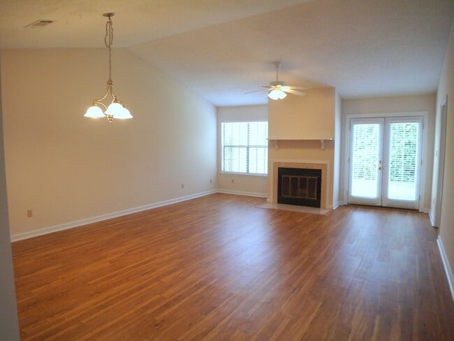 Building Photo - 815 Ashlyn Forest Dr