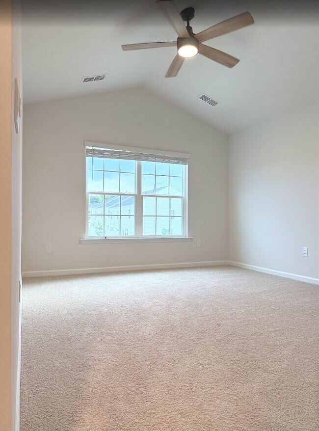 Building Photo - 331 David Hl Dr