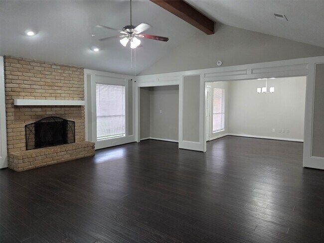 Building Photo - 9115 Woodleigh Dr