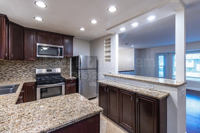 Building Photo - 2205 N 1100 W
