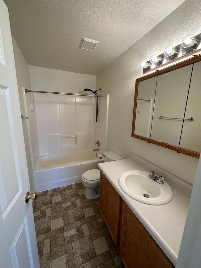 Building Photo - 3 BEDROOM, 2.5 BATHROOM SOUTH PARK TWINHOME WITH ATTACHED 2 CAR GARAGE