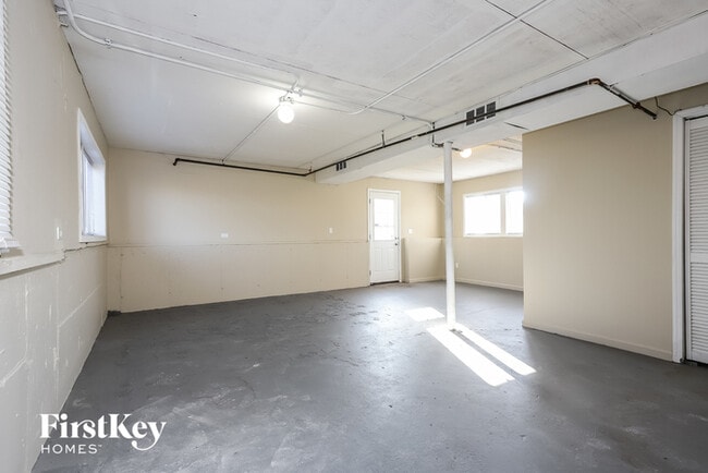 Building Photo - 440 Frontage Rd