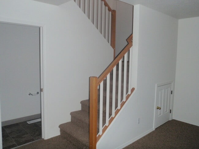 Building Photo - **BEAUTIFUL 3B/2.5Ba HOME IN DESIRABLE FIS...