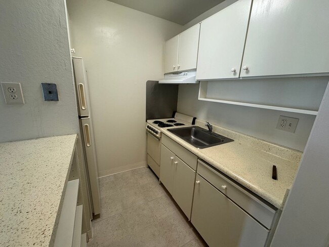 Building Photo - Studio Condo Available!