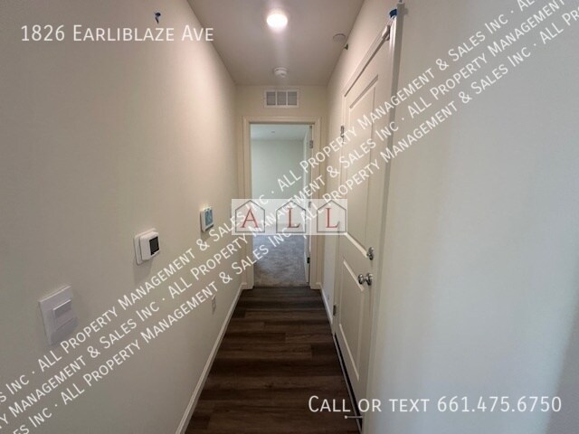 Building Photo - 1826 Earliblaze Ave