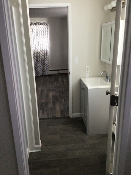 Building Photo - 1320 Summers Ln