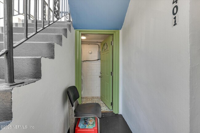 Building Photo - 1401 Palm Ave