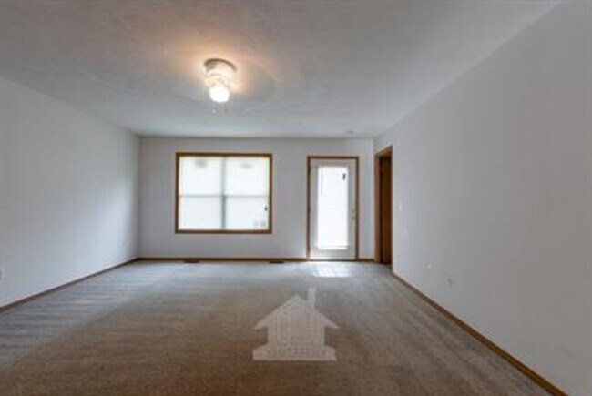 Building Photo - 208 Beatie St