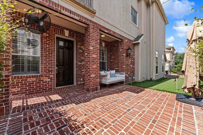 Building Photo - 447 N Gate Stone