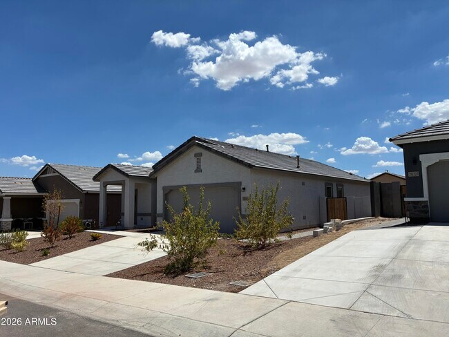 Building Photo - 20109 W Palo Verde Dr