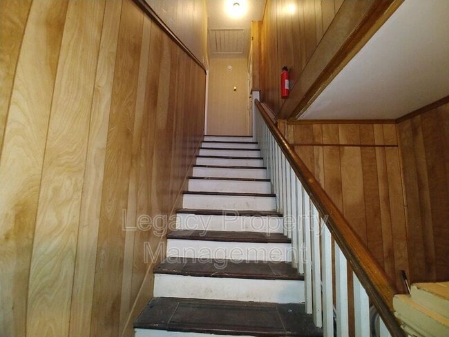 Building Photo - 703 Askew St