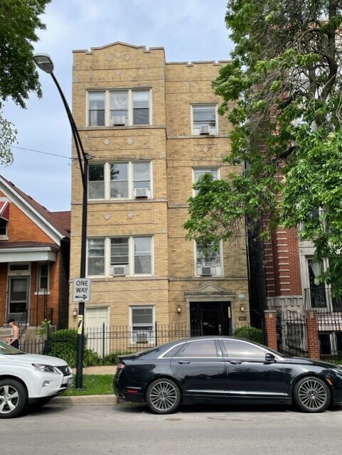 Building Photo - 947 N Leavitt St