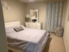 Building Photo - 304 E Fargo St