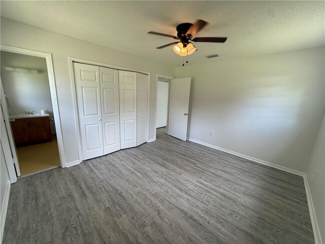 Building Photo - 7662 Simmons Dr
