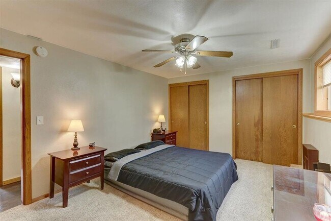 Building Photo - Sun Prairie Duplex