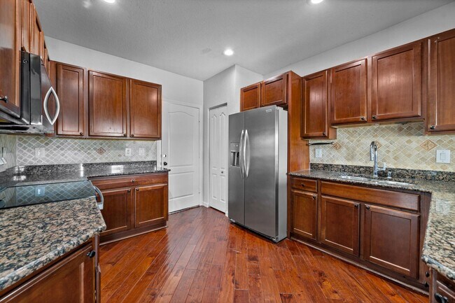Building Photo - 4205 Bamboo Palm Ct