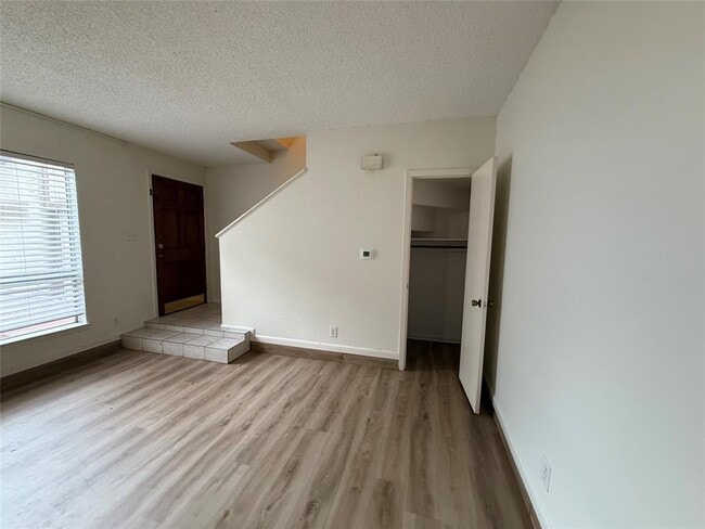 Building Photo - 6917 Scenic Brook Dr