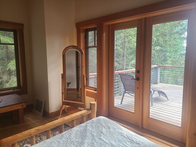 Building Photo - Lovely Rental Home on Cady Mountain